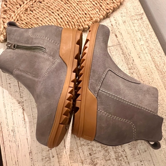 SOREL Women's Evie Grey Suede Waterproof Wedge Bootie Sz 6.5 - Picture 3 of 11